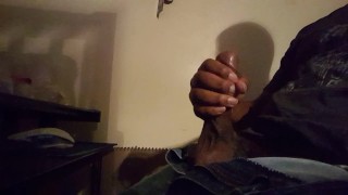 无聊的少年花空闲时间顶开