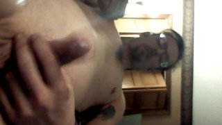 我的妻子喜欢看我玩她的鸡巴！