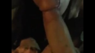 她无法得到足够的鸡巴