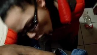 用我的嘴挑逗他的大黑鸡巴