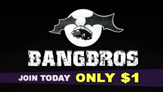 BANGBROS - Slappin' PAWG Gia Paige 的大屁股......摇摇晃晃，让你发疯