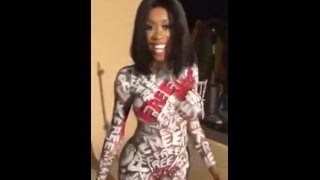 Jodi Couture RAPS Meek Mill Freestyle 完全裸体