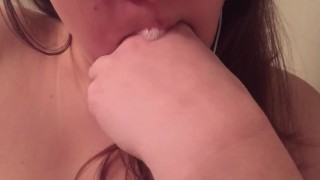 感觉嘴巴很顽皮 rn