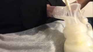 BBW 大山雀哺乳熟女 巨大的乳头泵 牛奶蒙太奇
