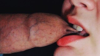 多汁的包皮和精液在我的舌头和嘴唇上摩擦