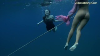 游泳裸体俄罗斯辣妹