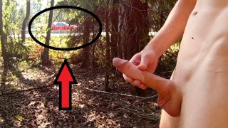 通过在高速公路旁边抽搐来分散交通！巨大的 POV 射精！