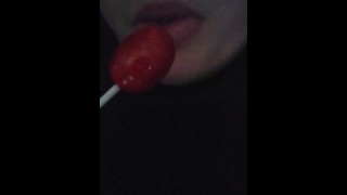SFW 吸吮吹流行喂食器喂食恋物癖色情片 红棒棒糖 大嘴唇