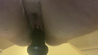跨性别男孩用打结的假阳具操自己