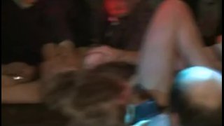 表演舞台上的屁股