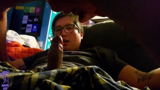 游戏玩家男孩被爸爸吮吸鸡巴