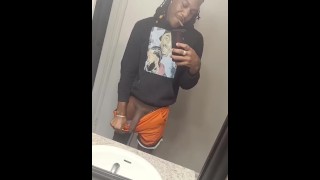我的鸡巴掉了出来