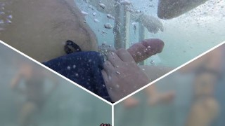 十几岁的学生在公共游泳池当着所有人的面自慰我的鸡巴——这对人来说非常危险