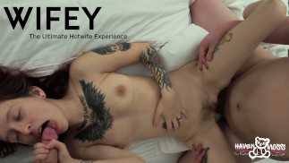 红发小Wifey Haven Moss与丈夫和朋友享受第一次三人行