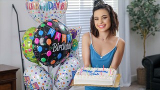 姐姐爱我 - 生日庆祝活动变成口交、揉搓阴户和热他妈的