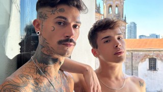阿根廷Twinks Love探索彼此的身体 - Latin Leche