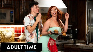 ADULT TIME - 熟女 Lauren Phillips 喜欢被她十几岁的继子骨瘦如柴的好朋友操