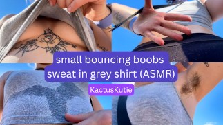 小弹跳的胸部汗水在灰色衬衫（ASMR + 自然声音）