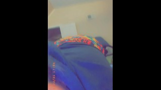弯腰摇晃胖屁股