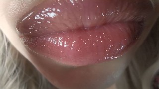 ASMR镜头从下面接吻和吃东西