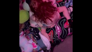 性感的masc绑带线控制动红发女郎