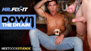 性感的Mr.Fix It Flip乱搞Bubble Butt Jock - NextDoorStudios