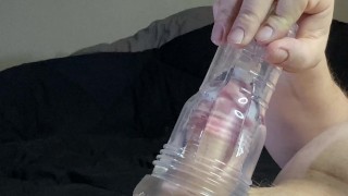 在透明的Fleshlight中深深射精