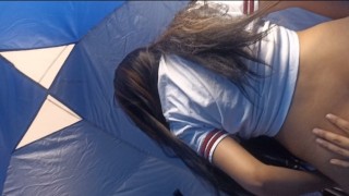 学生在帐篷里操屄，女学生在短途旅行中操屄！！😱🤤