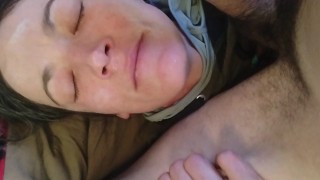 吐在我脸上并射精