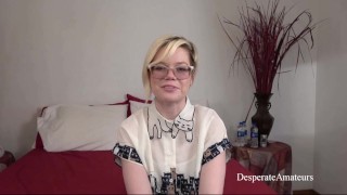 Desperate Amateurs Pearl 让她紧绷的阴户狠狠地撞击