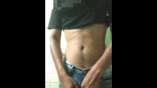 男人在你汁液般的屁股洞里撒尿 