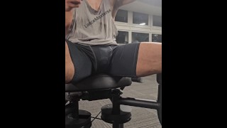 健身房隆起锻炼