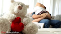 NEW SENSATIONS - 女学生 Athena Heart 在情人节想要的不仅仅是一个毛绒玩具