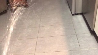 POV Power Pissing 合集 - 7 分钟的 Pee Heaven