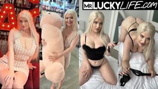 向 London Laurent 展示一些她可以测试的 Kinky 玩具