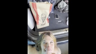 在KFC停车场被陌生人内射—脸上挂着精液羞耻离场