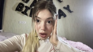 非常大的嘴唇女学生吮吸阴茎在她的生日-hornyxxxporn