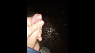 公共户外公园自慰。 过早跛行的鸡巴射精两次。太紧张了，最可怜的手淫。