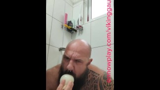 我用我的精液填满了一件衬衫