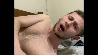 男人射精在嘴