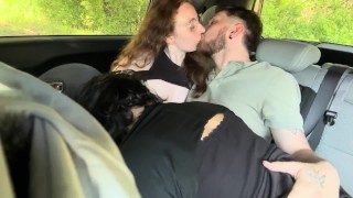 两个大学最好的朋友在三人行Into勾引了他们的优步司机|OF：leotheredhead