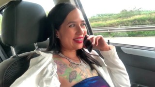老板挑战我，我做到了！在高速公路上的车里自慰