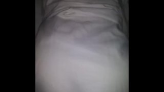 继妹早上角质床单下他妈的继兄弟
