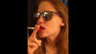 根据要求使用按钮的高清吸烟