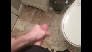 在PornHub上观看我前任的闺蜜时，射出巨大的负荷