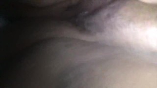 BBW 玩弄她肥湿的阴户，直到她喷出 |胖猫 |喷出