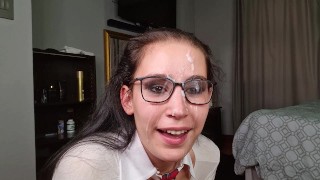 口交少女在她的眼镜上被精液炸飞 |4K的