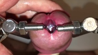 用超级设备进行尿道伸展！我的尿道里充满了精子。