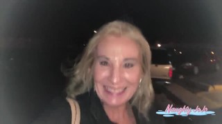 公共射精-NaughtyJoJo-Joanna Meadows- 2 个摩洛伊斯兰解放阵线的射精面部护理，在城市街道上走射精