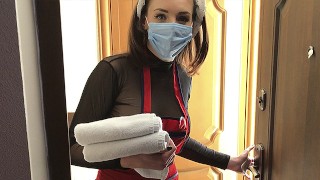 老酒店。女仆拿来了毛巾。第2部分